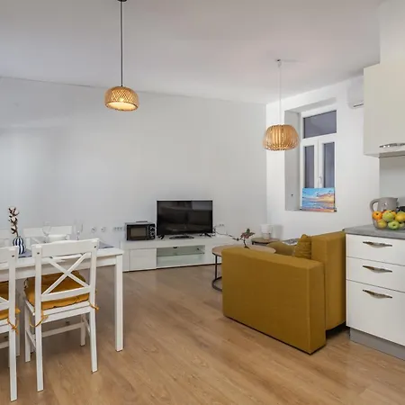 Anna 4-bedroom - Happy Апартаменты