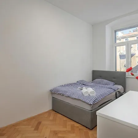 4-bedroom Anna - Happy *