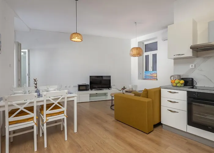 Anna 4-bedroom - Happy Apartament